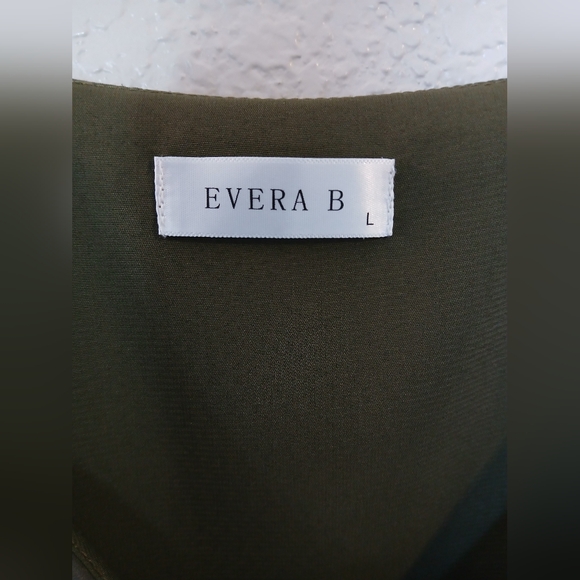 💚5/$25 Evera B Olive Green Sleeveless V Neck Camisole Tank Top Size Large - Picture 4 of 4